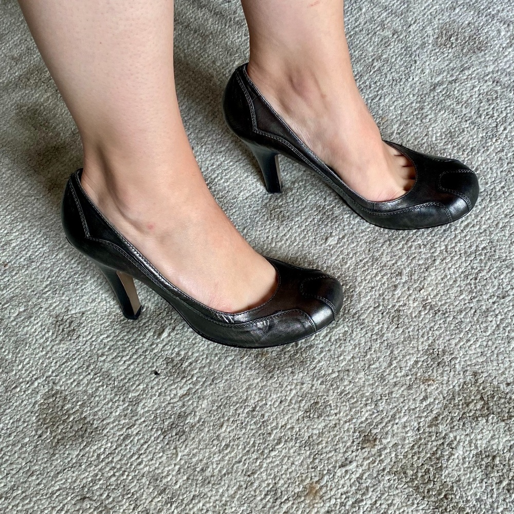 Charles David Metallic Pumps